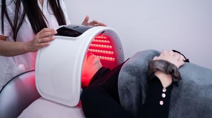 Sa dklmesine kar krmz k terapisi ie yaryor mu?