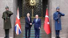 Bakan Gler, ngiliz mevkida ile telefonda grt