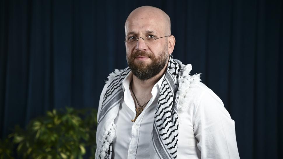 Kresel Sumud Filosu'na katld iin filminin datmna engel olunan ynetmen zr bekliyor