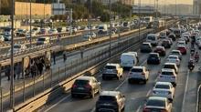 stanbul'da bitmeyen trafik ilesi: Kprler kilit, younluk yzde 83