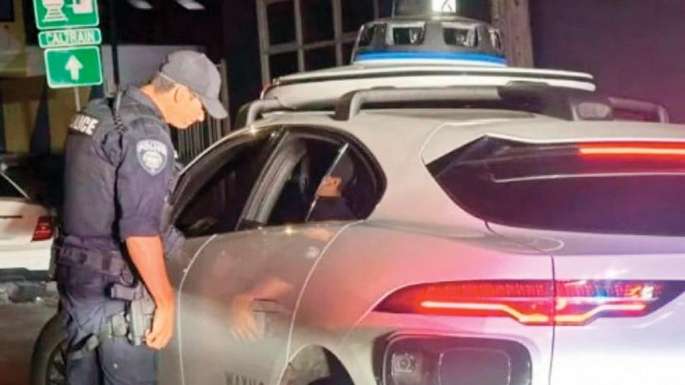 Trafik polisi aresiz kald... Srcsz araca ceza yok!