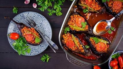 Akam yemeine en kolay patlcan ve kyma yemei: Karnyark tarifi