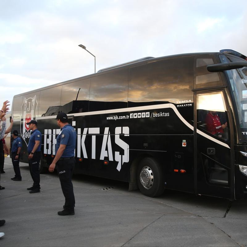 Beikta kafilesi dev derbi ncesi RAMS Park'a hareket etti