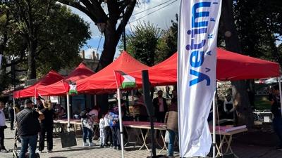 Sultanahmet'ten dnyaya mesaj: Filistinli ocuklarn hayallerine umut izildi