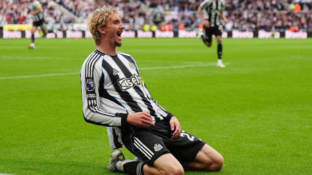 jamie carragher nick woltemade newcastle united fotoraflar resimleri