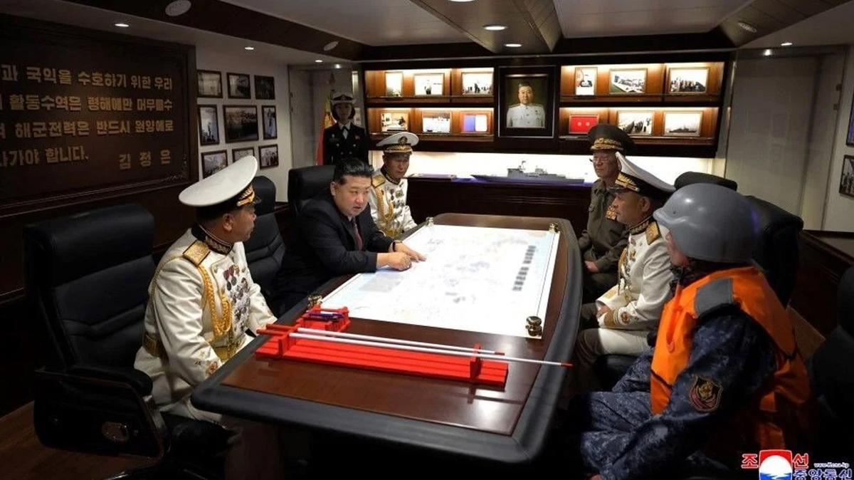 Kuzey Kore Kim Jong-un deniz gc fotoraflar resimleri
