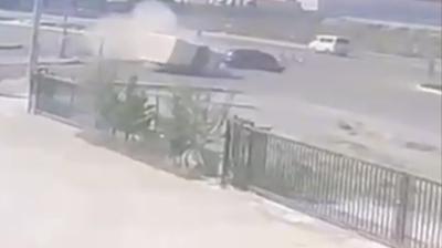 Aksaray'da otomobil kamyonetle arpt! Kaza kameraya yansd
