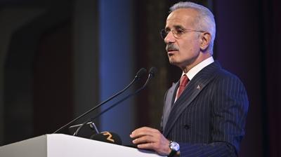Bakan Uralolu rakam verdi: Gnde ortalama 686 bin kii havayolu ile seyahat etti
