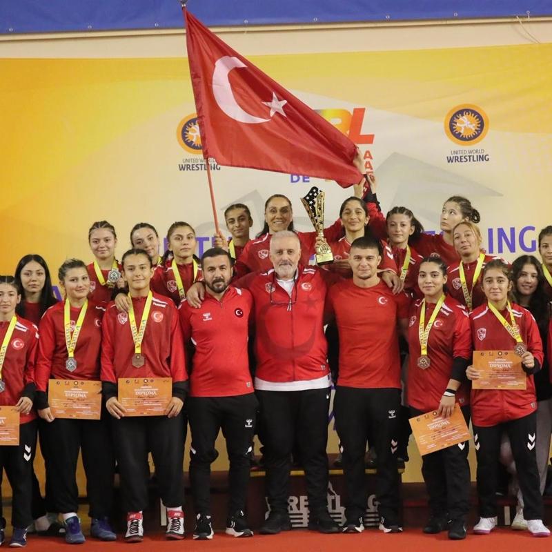 Milli greilerden 39 madalya birden