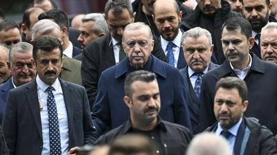Bakan Erdoan, aykur Rizespor Futbol Kulb ve Rize ay lkokulunu ziyaret etti