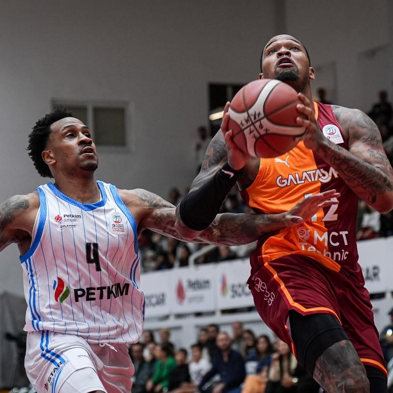 Galatasaray, Aliaa deplasmanndan galip ayrld