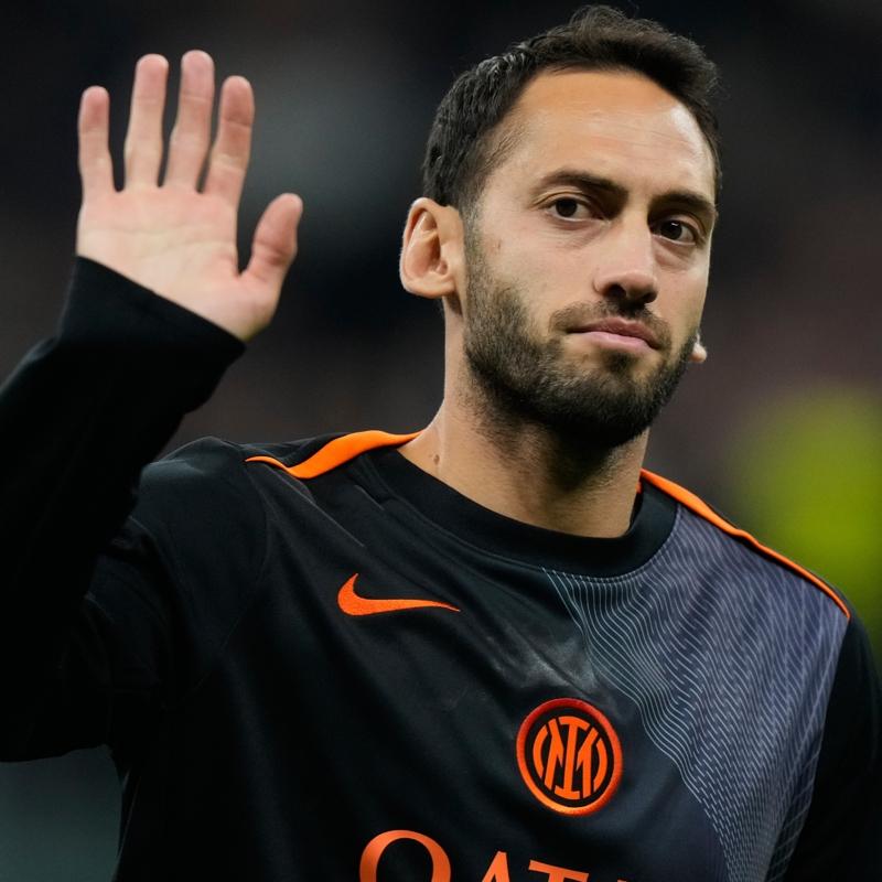 Hakan alhanolu'ndan aklama! Galatasaray ve Fenerbahe cevab