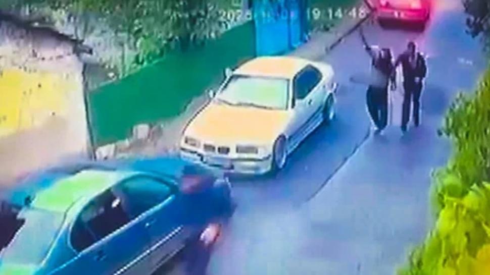 Sokak ortasnda dehet! Rastgele ate atlar bir genci kardlar