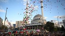 AK Parti genliinden anlaml etkinlik: Gazze'deki kz ocuklar iin balon uuruldu