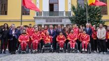 zbek'i duygulandran mektup