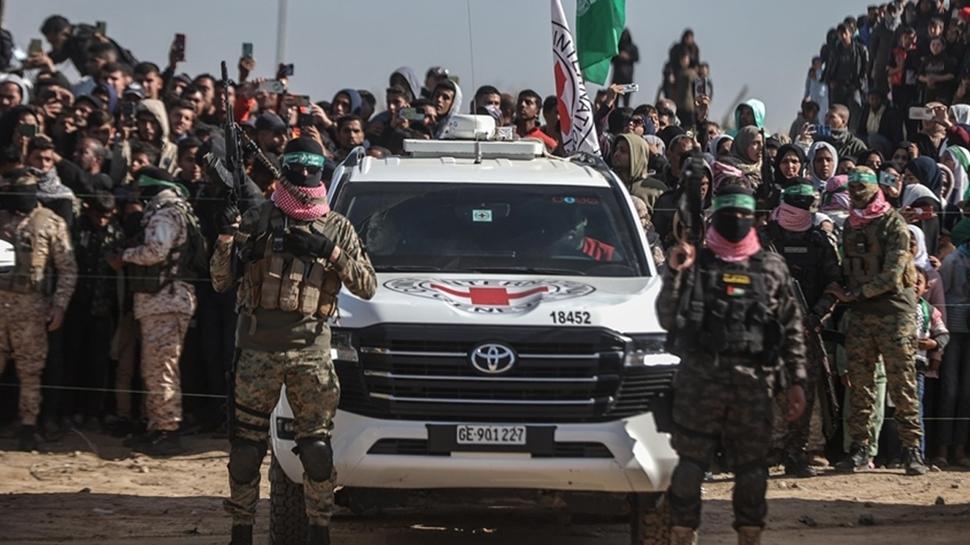 Hamas srailli rehineleri serbest brakyor! 7 isim teslim edildi 