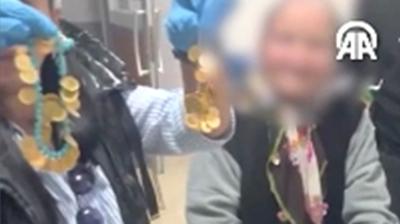 Polisler bile at kald! Dilenci kadnn zerinden 67 eyrek altn kt