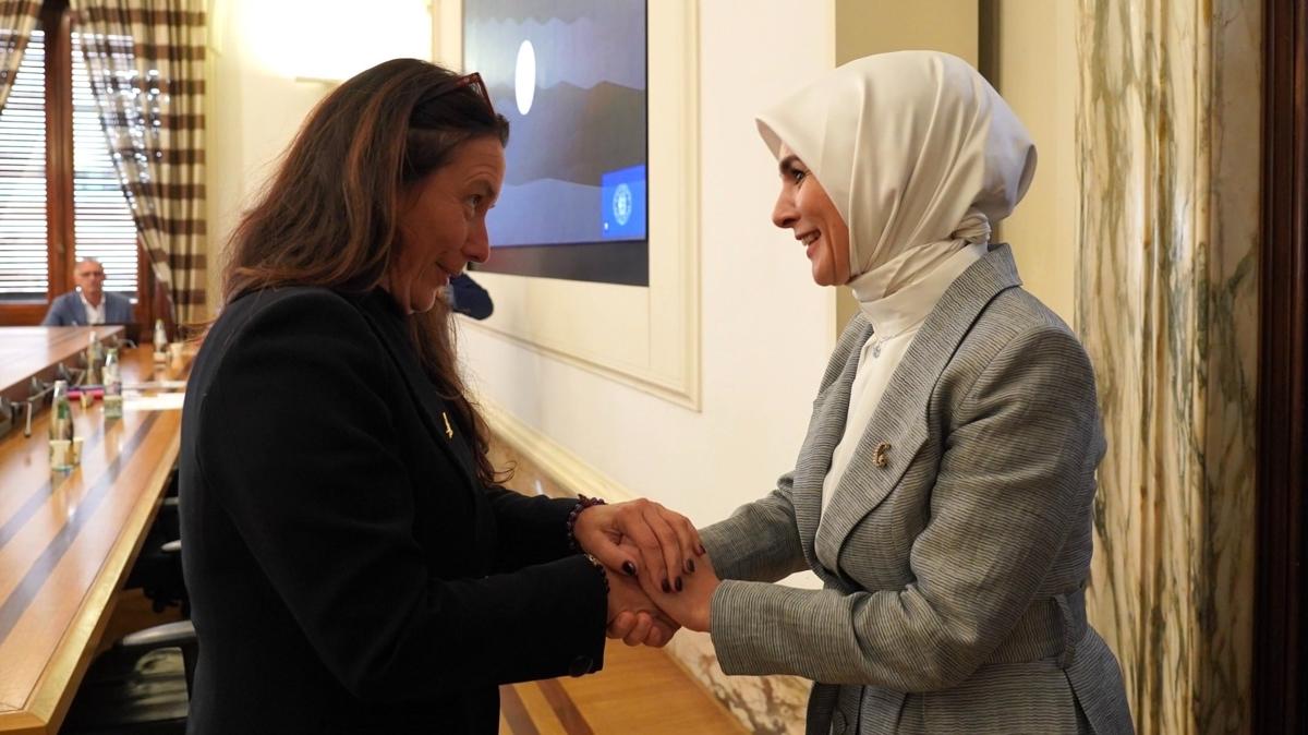 mahinur zdemir gkta italya Engelliler Bakan Alessandra Locatelli fotoraflar resimleri
