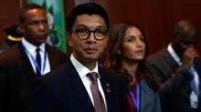 Madagaskar'da siyasi deprem: Cumhurbakan, Fransz askerleriyle lkeden kat iddias