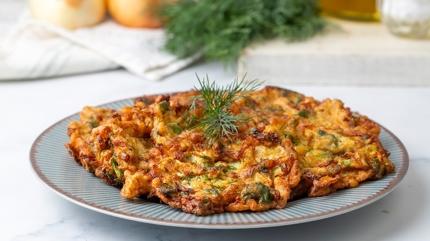 Ya yok, kzartma yok: Kolay ve hafif mcver tarifi! Yemek sofralarna ipak 5 dakikada kabak mcver