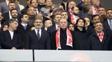 Bakan Erdoan'dan milli takma destek... Ma tribnden izledi
