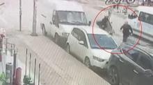 mraniye'de feci kaza kamerada: Motosiklet yayaya arpt