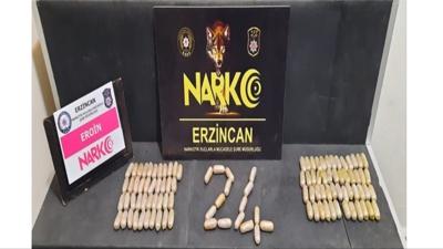 Midesinde uyuturucu tayan 2 kii tutukland