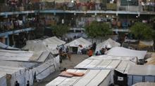 Katil atekes dinlemiyor... UNRWA'nn Gazze'ye yardm gndermesine engel