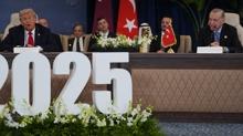 Komuda ''arm el-eyh'' atla: Bakan Erdoan'n arkasnda dekor olduk