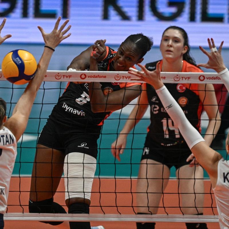 Eczacba Dynavit, lbank' set vermeden yendi