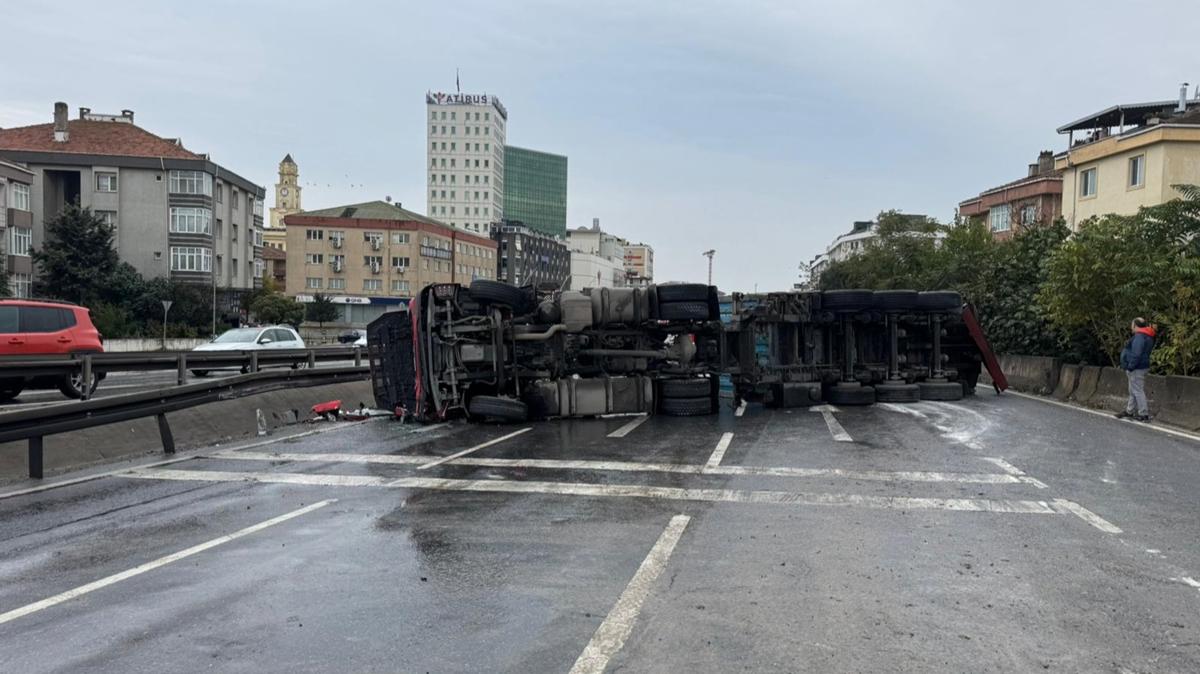 trafik kapanmas devrilen tr D-100 kaza fotoraflar resimleri
