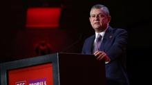 Her frsatta Trkiye'yi ktlyor: zgr zel yine bildiimiz gibi