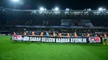 Baakehir-Galatasaray ma ncesi Filistin iin iir okundu