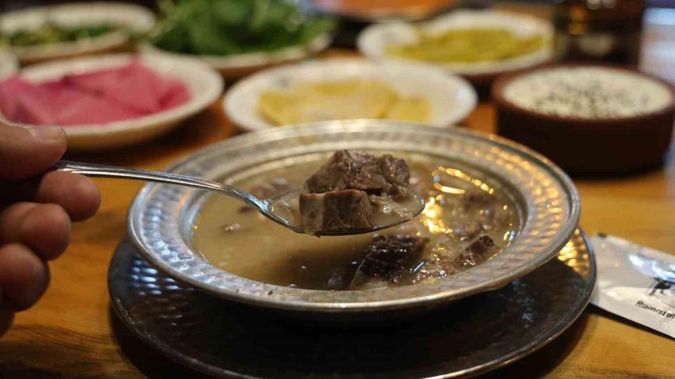 30 yllk orbac ocuklar iin en ifal orbann srrn verdi: 4-5 saat kaynatyoruz