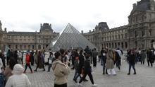 Tarihi eserler alnmt... Louvre soygununun maliyeti belli oldu