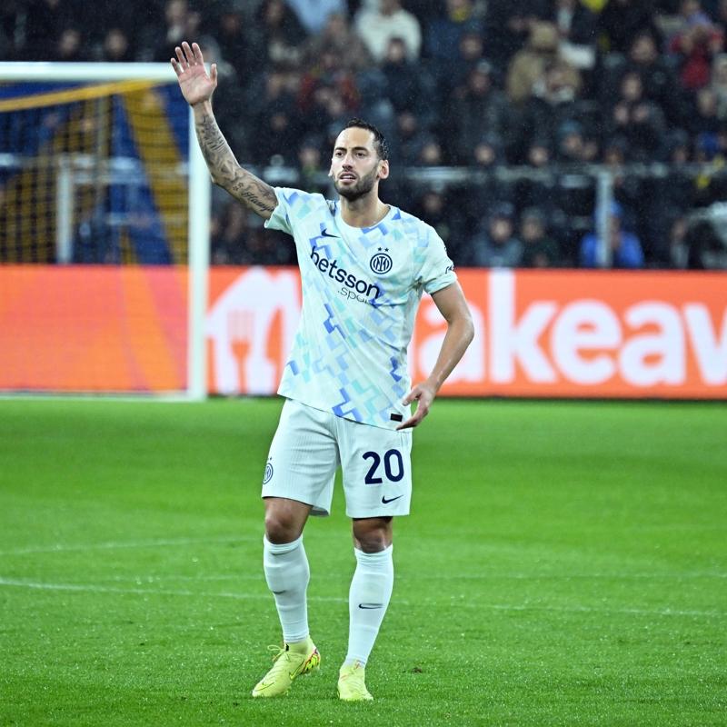 Hakan alhanolu att, Inter deplasmanda rahat kazand