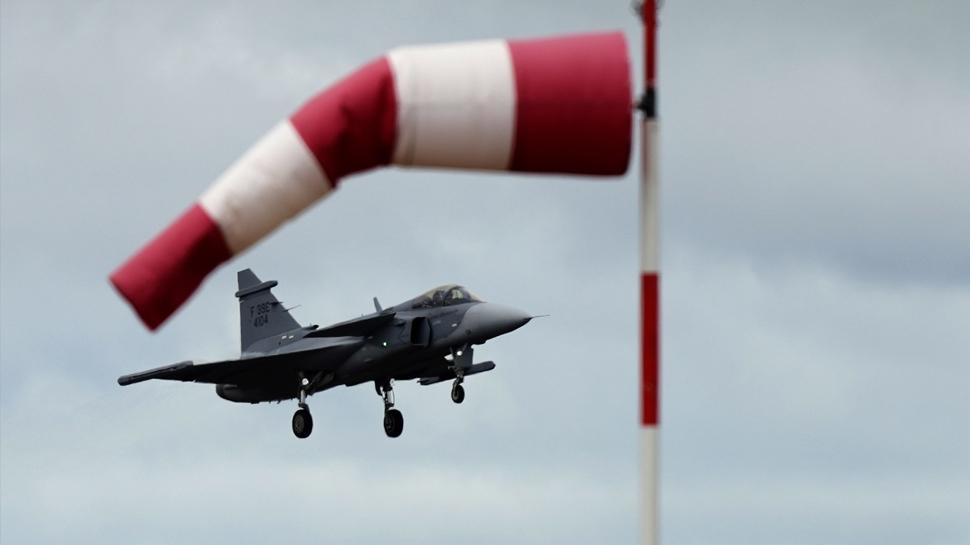 Savan tam ortasnda geliyor... 150 adet Gripen yola kt