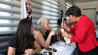 Afetzedeler yaralarn sanatla sarmaya devam ediyor