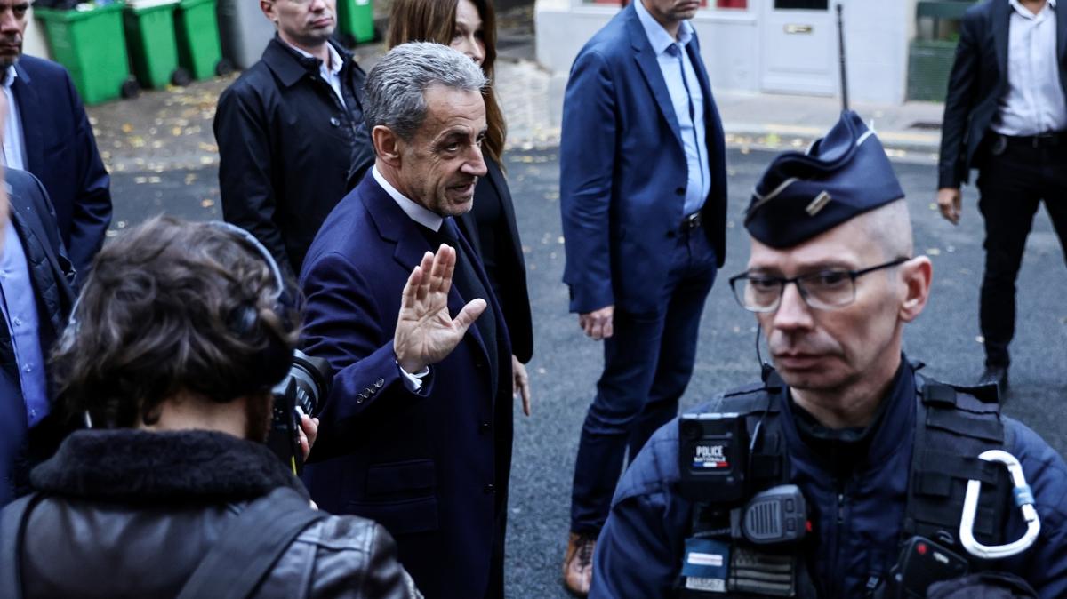 Fransa Sarkozy Cezaevi fotoraflar resimleri
