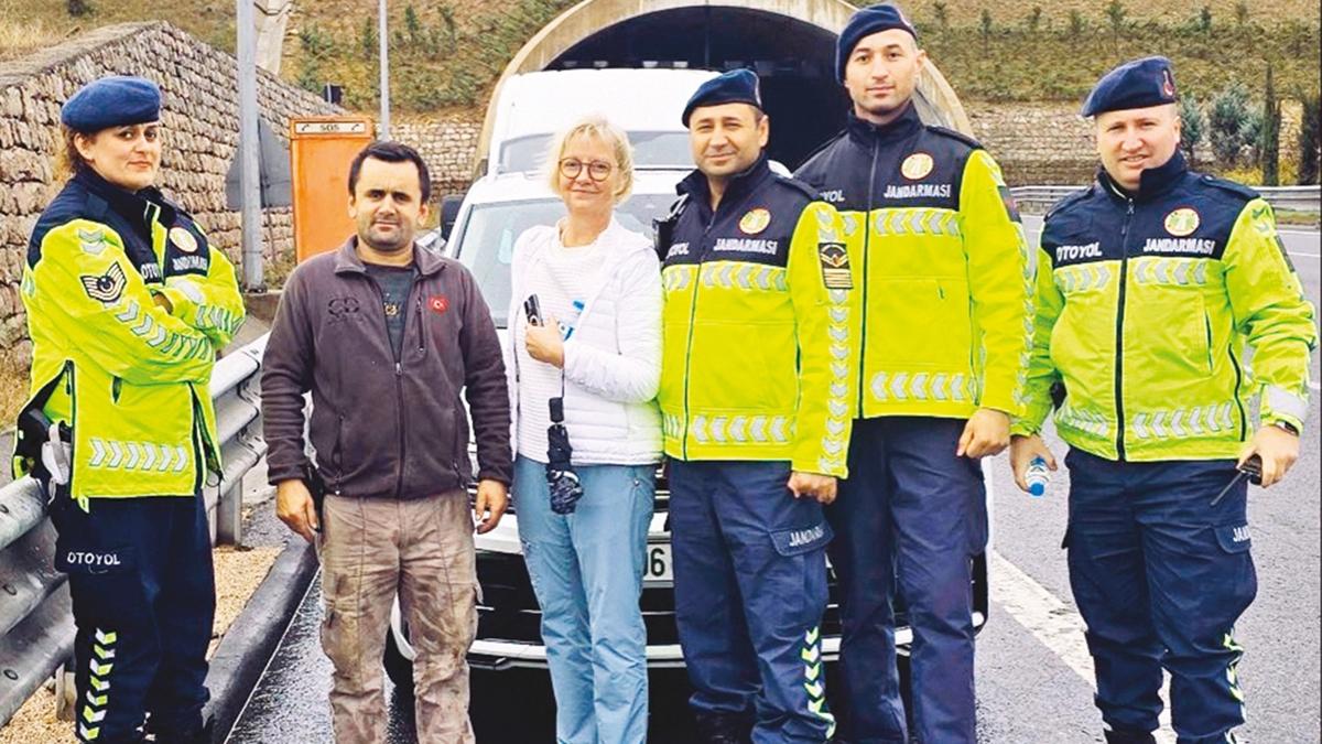 Alman Bykeli Sorg Jandarma mdad Trke Teekkr fotoraflar resimleri