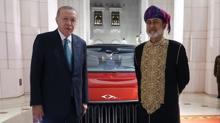Bakan Erdoan, Umman Sultan Heysem bin Tark'a Togg hediye etti