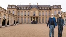 Elysee Saray'ndan tek kiilik hcreye... Eiyle el ele gidip teslim oldu