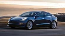 Tesla, birok arac geri aryor
