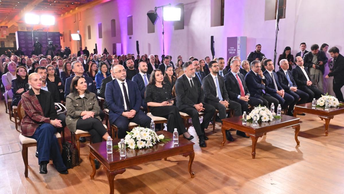Platin dlleri  Kitaplar Halk Oylamas fotoraflar resimleri