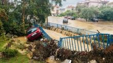 Foa'y saanak vurdu: Ev ve i yerlerini su bast