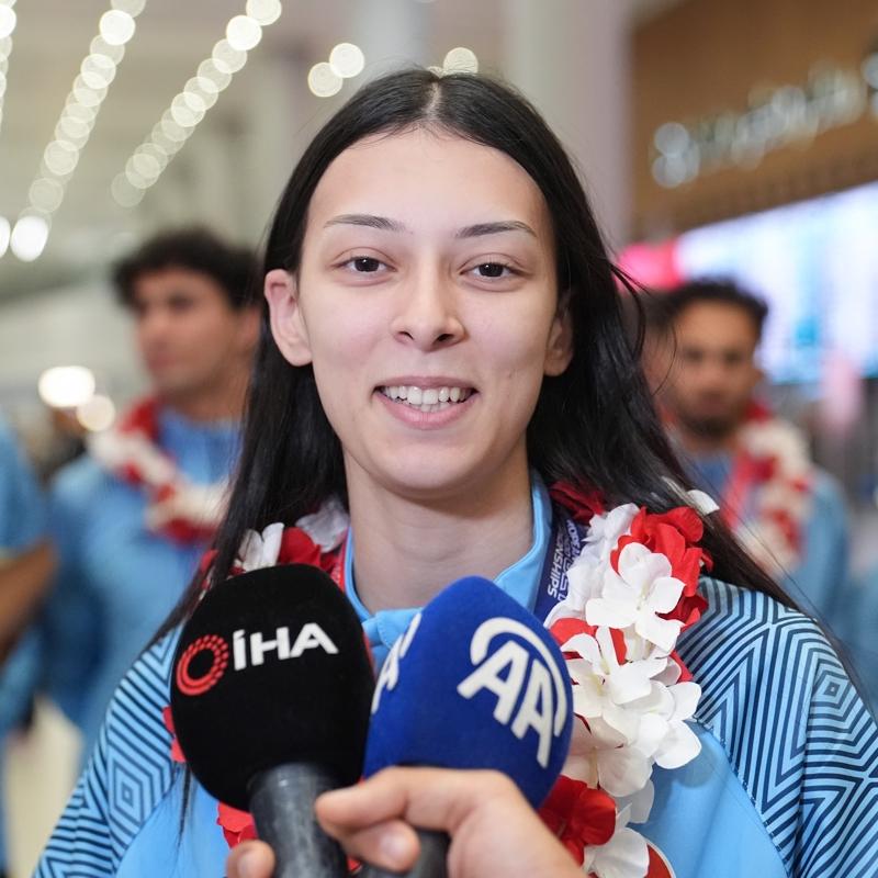 Milli sporcu Elif Sude Akgl, dnya ikincisi!