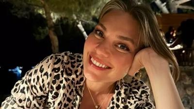 Asl Enver annelikle ilgili konutu: Hayatm kknden deiti