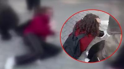 Sokakta akran zorbal! Kavga kameraya yansd