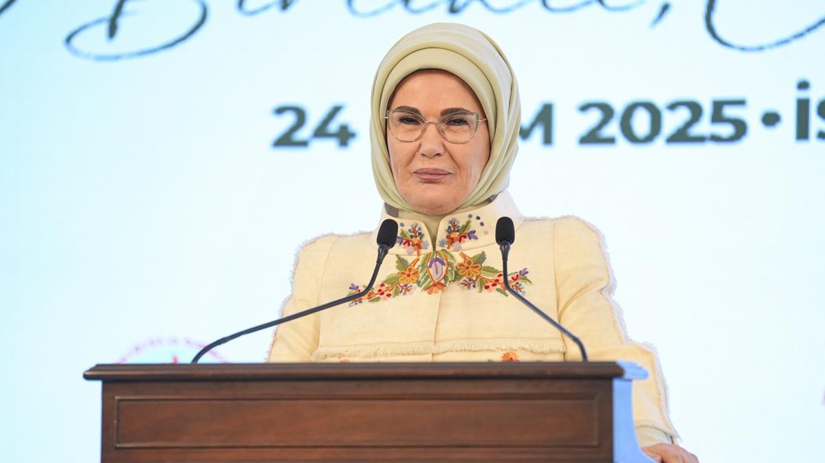 Emine Erdoan siirtlilerle buluma bakan erdoan fotoraflar resimleri