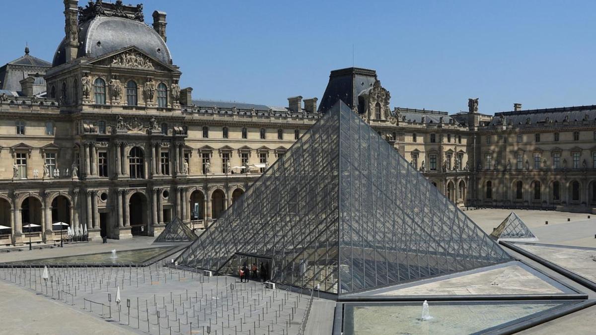 Louvre Mzesi Fransa soyguncular fotoraflar resimleri